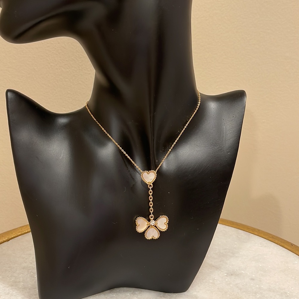 Gold /white pendant chain necklace